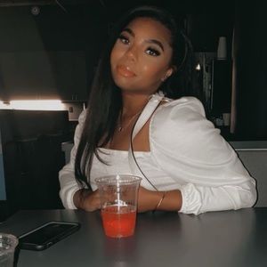 Meet your Posher, Alexis